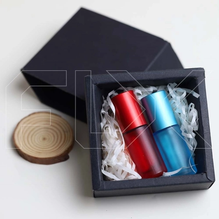 {{productViewItem.photos[photoViewList.activeNavIndex].Alt || productViewItem.photos[photoViewList.activeNavIndex].Description || 'Коробка подарочная 30х84х84 мм, черный'}}